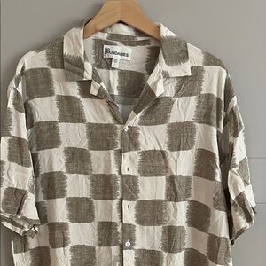No Boundaries cream tan checkered short sleeve button up.
